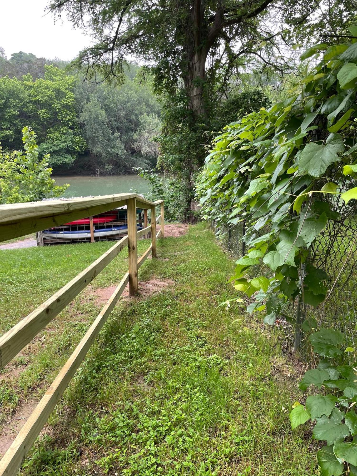 Rv Located On Private Property, Providing Access To The Guadalupe River, Accommodates Up To 5 Guests New Braunfels Exterior foto